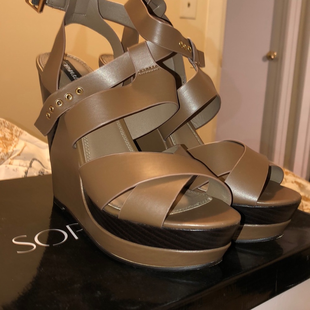Women’s wedge heels